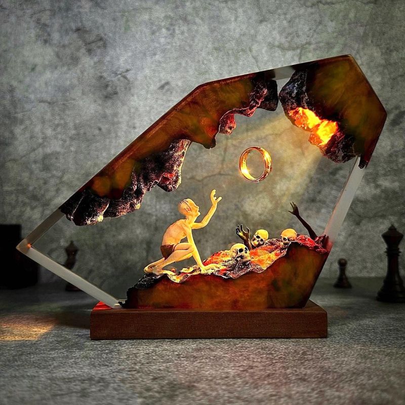 Gollum Power Ring Epoxy Resin Fantasy Lamp Decorative Dark Lord Style Magical Light Source Night Lamp Gift for Halloween Party Home Table Display Use